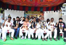 డిజిటల్ ఛార్జీలు తగ్గించాలంటూ ఫిలింఛాంబర్ వద్ద ఆర్కే గౌడ్,దీక్ష సినిమా టీమ్ మహాధర్నా*